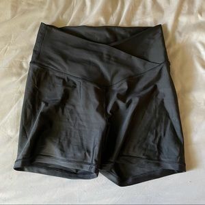 SOLD ON MERC 🌿 Aerie Crossover Shorts